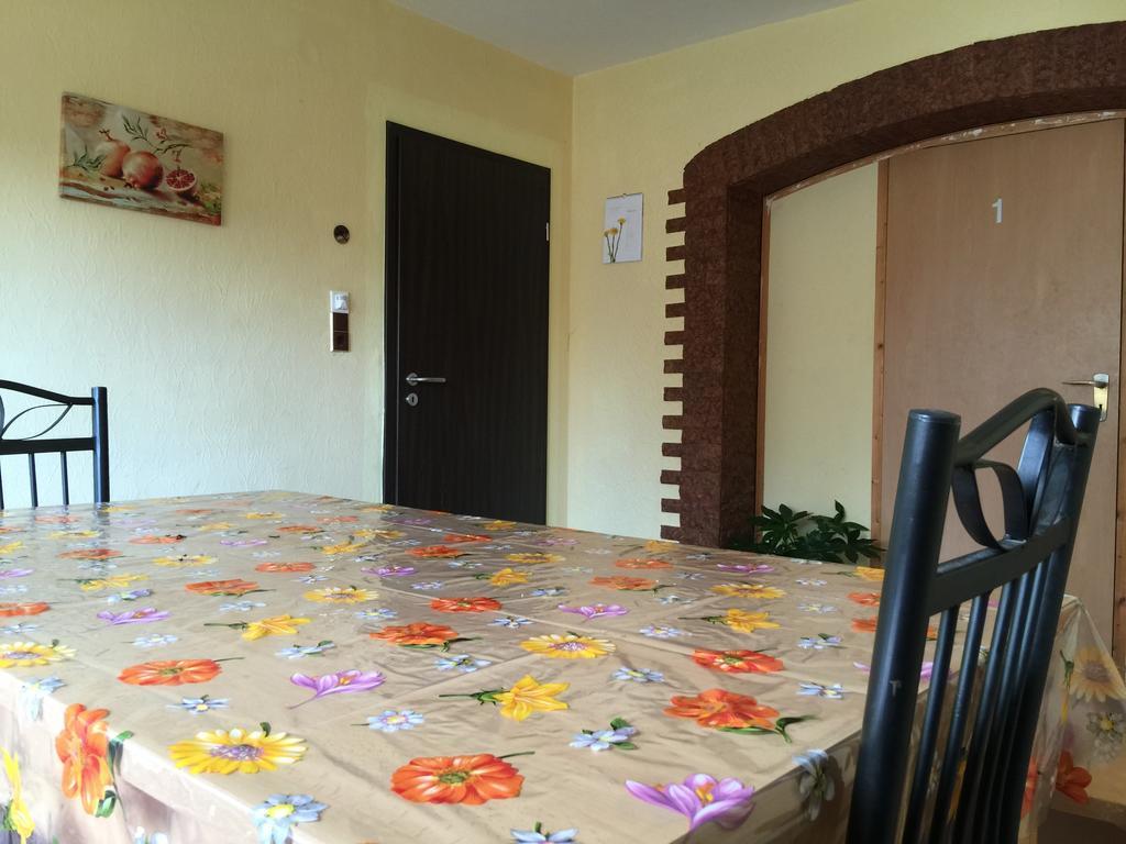 Birresdorf Gaestehaus Peterhoff מראה חיצוני תמונה